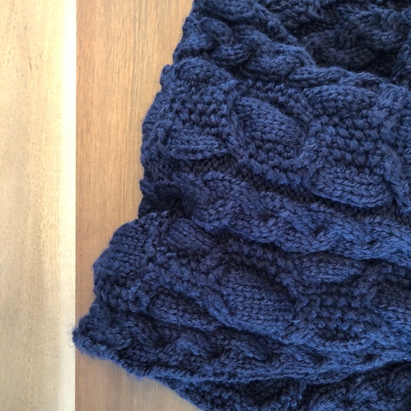 Gap Cable Knit Infinity Scarf - Picture 4 of 4